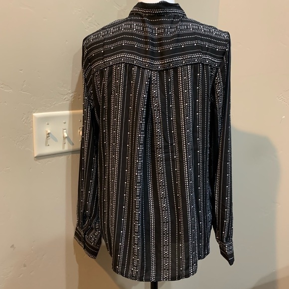 💥NWT - Black and white blouse with front tie - Picture 5 of 7